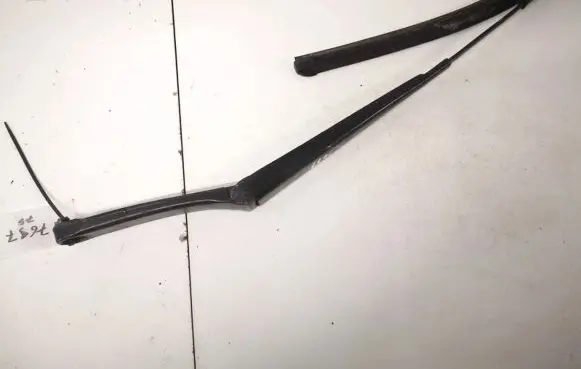 Volkswagen Jetta V Front wiper blade arm 1k1955409