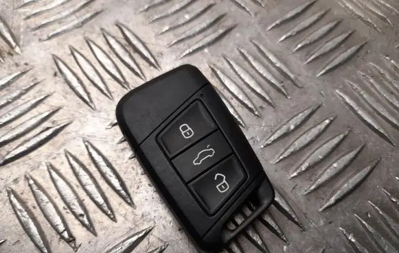 Skoda Fabia Mk4 (6VA) Ignition key/card 3V0959752P