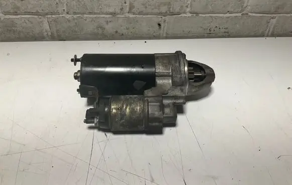BMW 5 E60 E61 Starter motor 7536690 0001108208