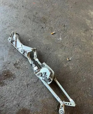 Mercedes-Benz ML W164 Front wiper linkage and motor A1648202442 405191