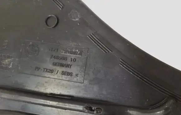 BMW 5 F10 F11 Wiper trim 74850810