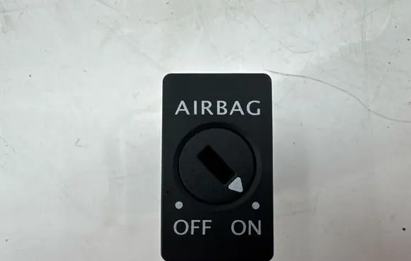 Passenger airbag on/off switch