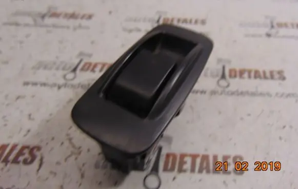 Toyota Corolla Verso AR10 Electric window control switch 848010F030