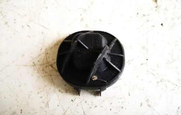 Nissan Primera Headlight/headlamp dust cover 88201813