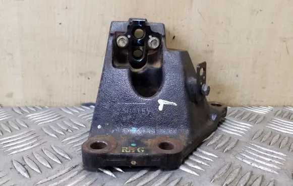 KIA Rio Engine mounting bracket