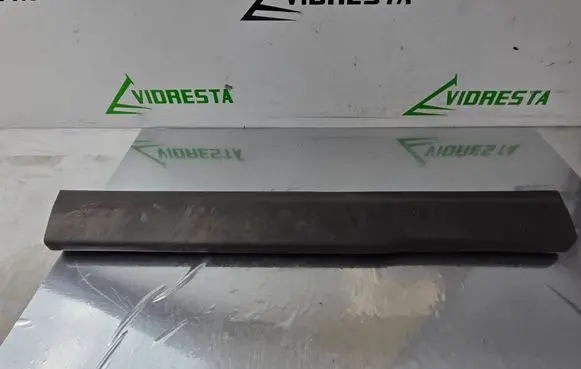 Front sill trim cover