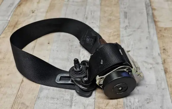 Opel Zafira B Third row seat belt 13242318