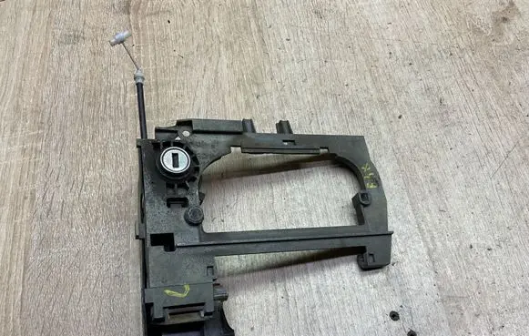 BMW 7 E38 Front door exterior handle/bracket 51218171469