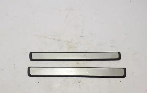 Volvo XC40 Front sill trim cover 32132599