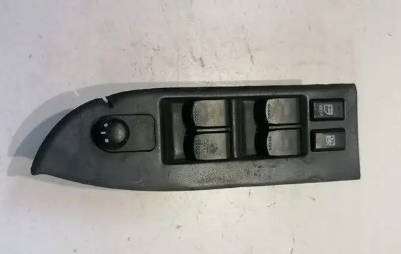 Suzuki Grand Vitara II Electric window control switch 8372765J0
