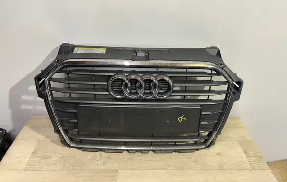 Audi A1 Front grill 5874001 8XA853651B 8XA853651