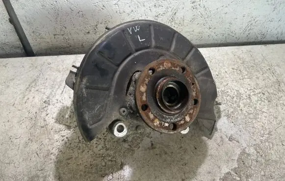Volkswagen PASSAT B6 Front wheel hub