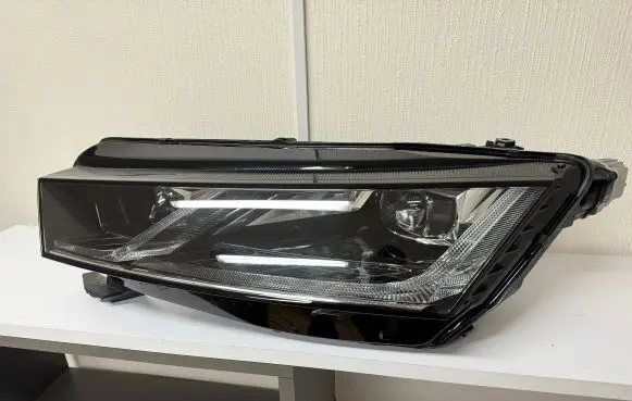 Skoda Octavia Mk4 Headlight/headlamp 5E4941015A LE18A6419 030111823300