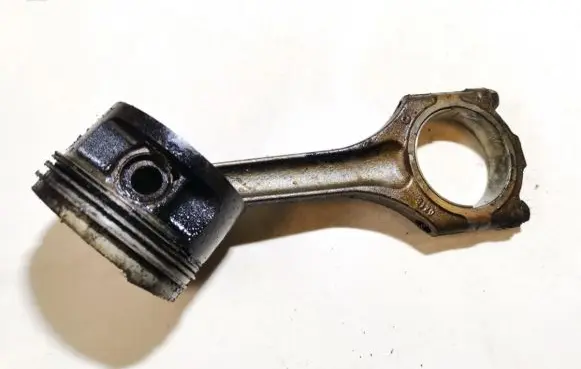 Ford Galaxy Piston with connecting rod 021E