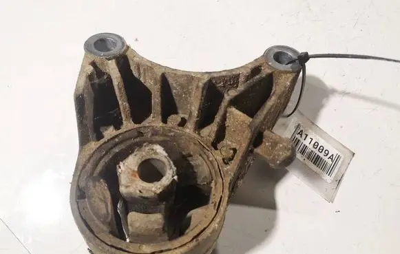 Opel Zafira B Engine mount bracket 