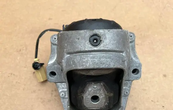 Audi Q5 SQ5 Engine mount bracket 8R0199381C
