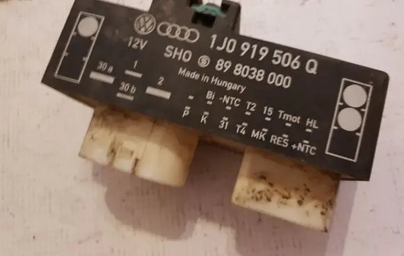 Skoda Octavia Mk1 (1U) Coolant fan relay 1J0919506Q