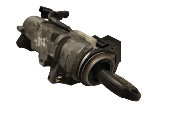 Toyota Avensis T250 Ignition lock N05015178