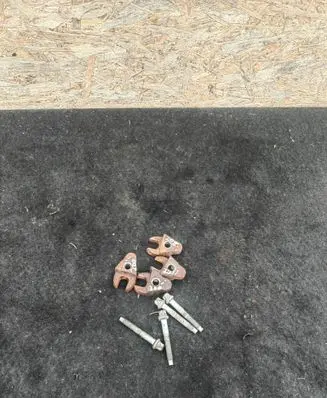 Peugeot 207 Fuel Injector clamp holder 