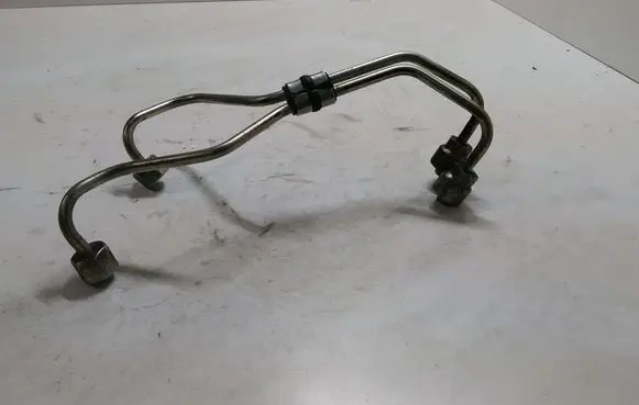 Volvo S60 Fuel injector supply line/pipe 