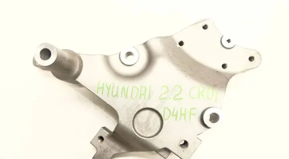 Genesis GV70 Engine mounting bracket