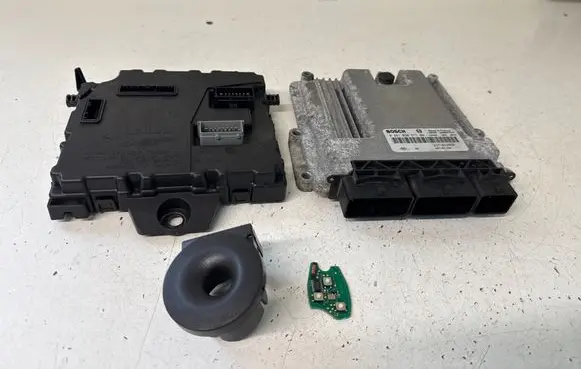 Renault Master III Engine ECU kit and lock set 237102265R 0281030577 237104134R