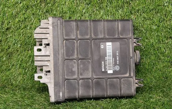 Volkswagen Golf III Engine control unit/module ECU 1H0907311L 0261203318