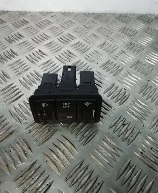 Hyundai i30 Windscreen/window heater switch 202002962