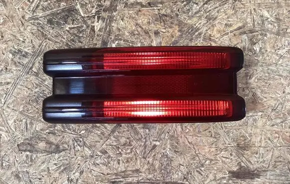 Third/center stoplight