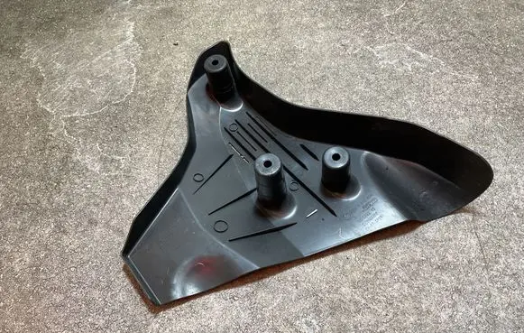 BMW 2 F44 Other engine bay part 15677210 6858414