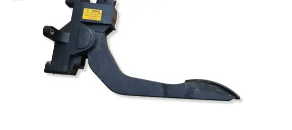 Iveco Daily 4th gen Accelerator throttle pedal 0281002633 687300189 504061735