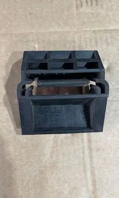 Radiator mount bracket