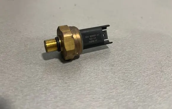 BMW 3 E92 E93 Fuel pressure sensor 9899007