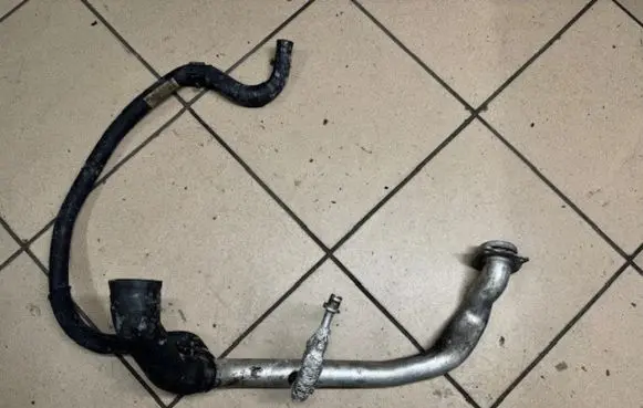 Coolant pipe/hose