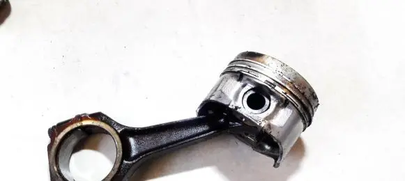 Renault Laguna I Piston with connecting rod