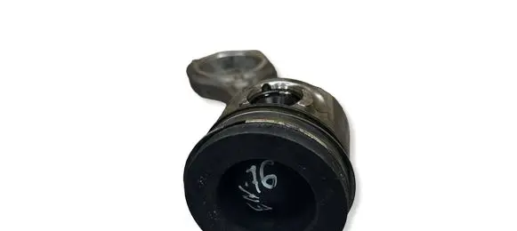 Peugeot 208 I Piston with connecting rod 619