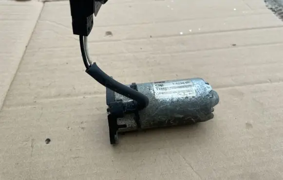 BMW 3 E46 Seat adjustment motor 1123401 GP41A35