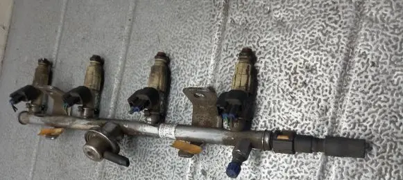 Ford Mondeo Mk III Fuel injector supply line/pipe 