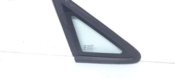 Chevrolet Tacuma Front triangle window/glass 