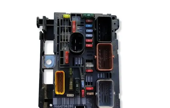 Peugeot 308 Fuse module 9664706280 BSMR05
