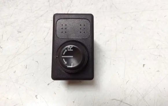 Nissan Primera Wing mirror switch
