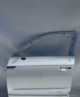 Volkswagen Touareg III Front door 760831311