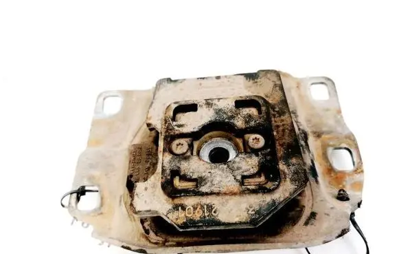Engine mount bracket