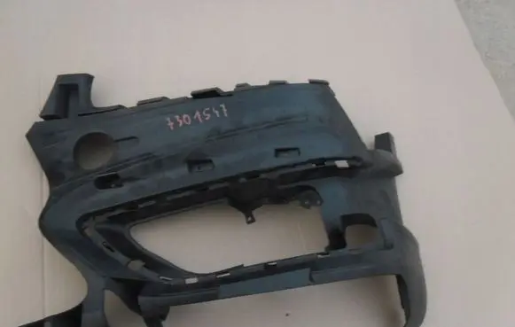 BMW 2 F46 Front bumper mounting bracket 7301547