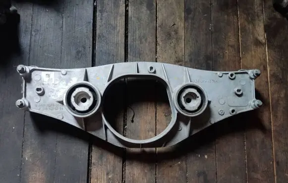Mercedes-Benz S W222 Rear differential/diff mount bracket A2213520206
