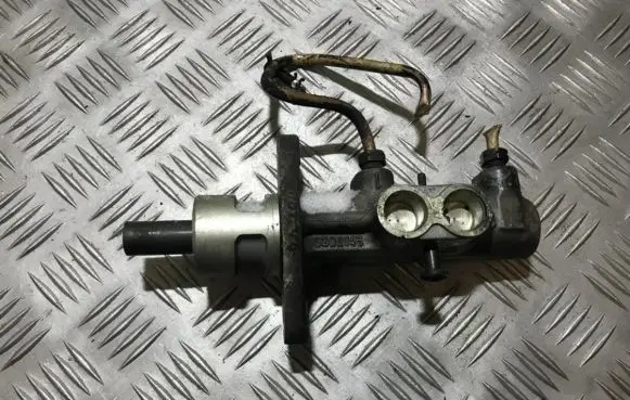 Volvo S70 V70 V70 XC Master brake cylinder 9203845