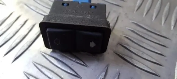 BMW 5 E39 Electric window control switch 8368932