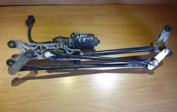 KIA Sorento Front wiper linkage and motor 981003E000 035247410