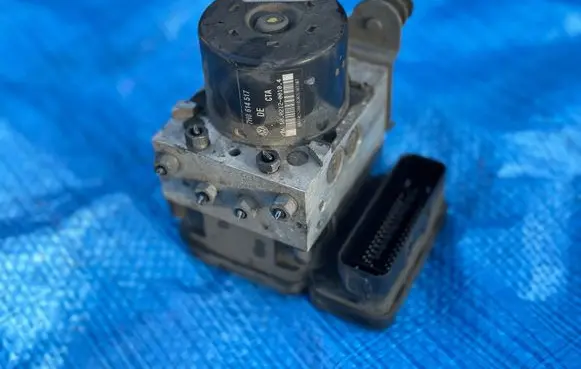 Volkswagen Transporter - Caravelle T5 ABS Pump 7H0907379Q 7H0614517 10061333811