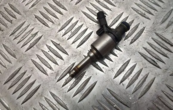 Volkswagen Scirocco Fuel injector 06H906036E